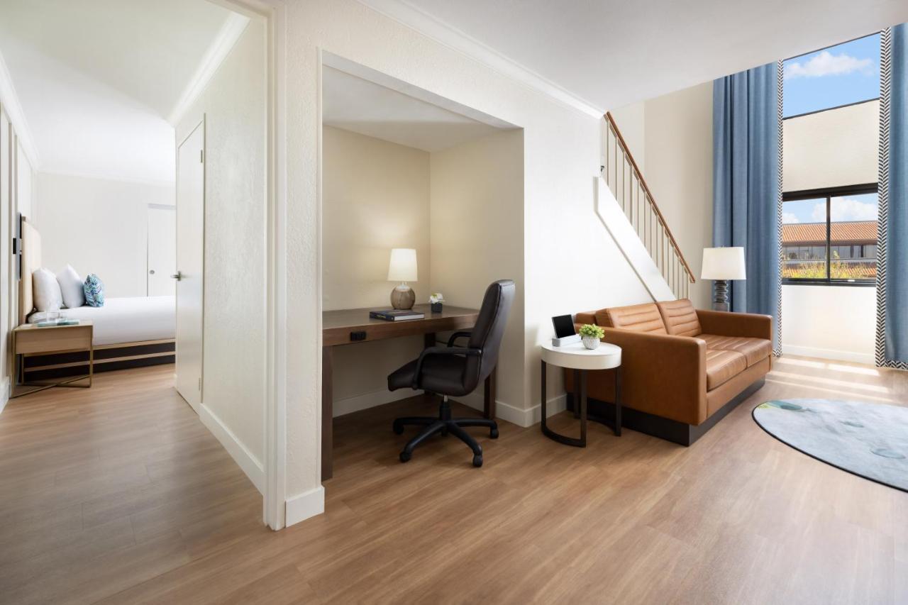 Hotel The Anza-a Calabasas